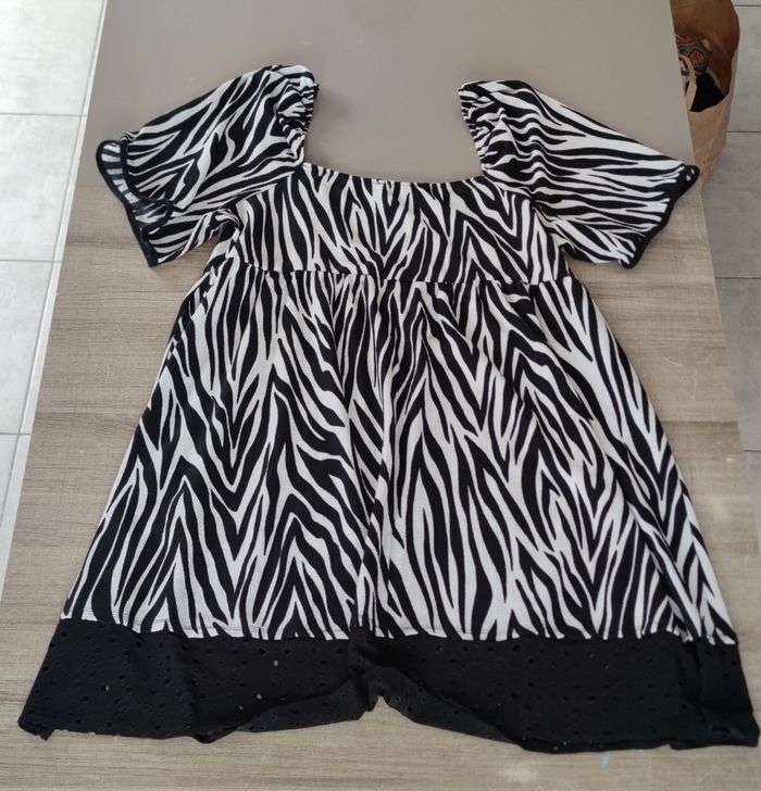 Robe couleur noir et blanche stylé zebré marque Primark taille 2XL - photo numéro 4