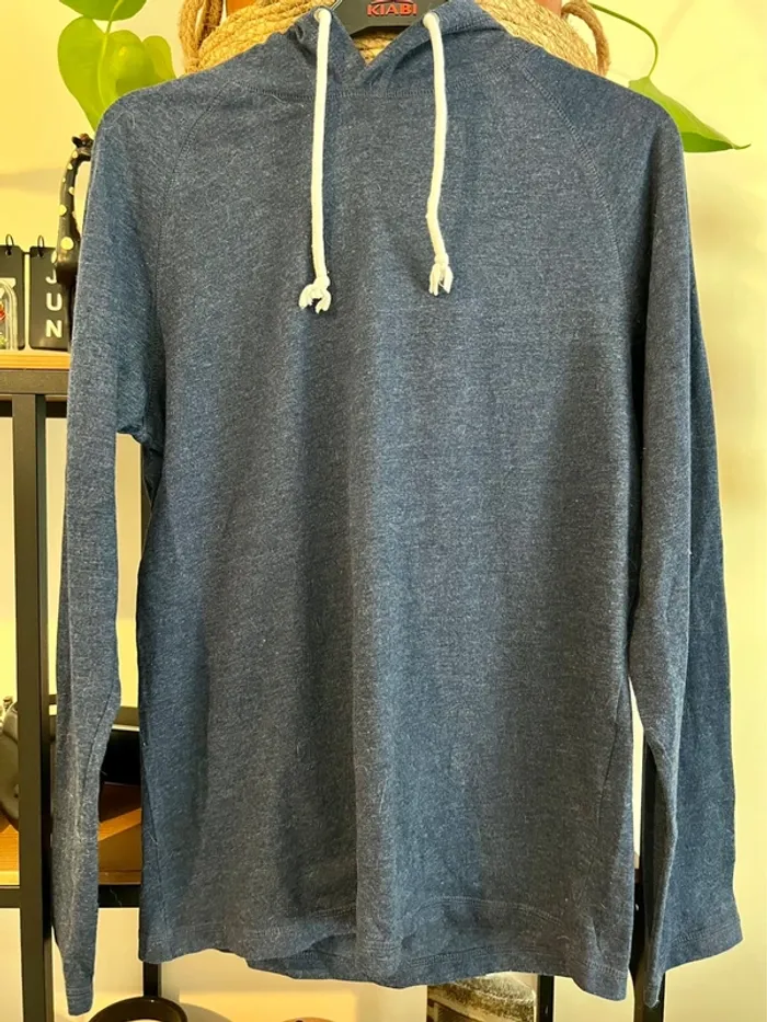 T shirt manche longue à capuche