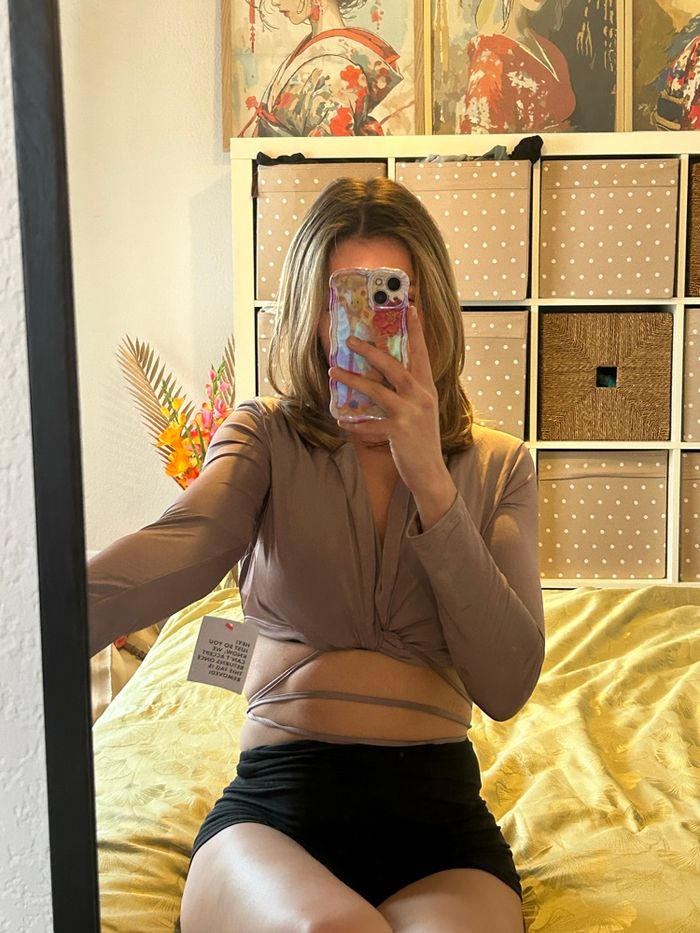 Top manche longue croisé couleur Lila avec étiquette taille S - photo numéro 2