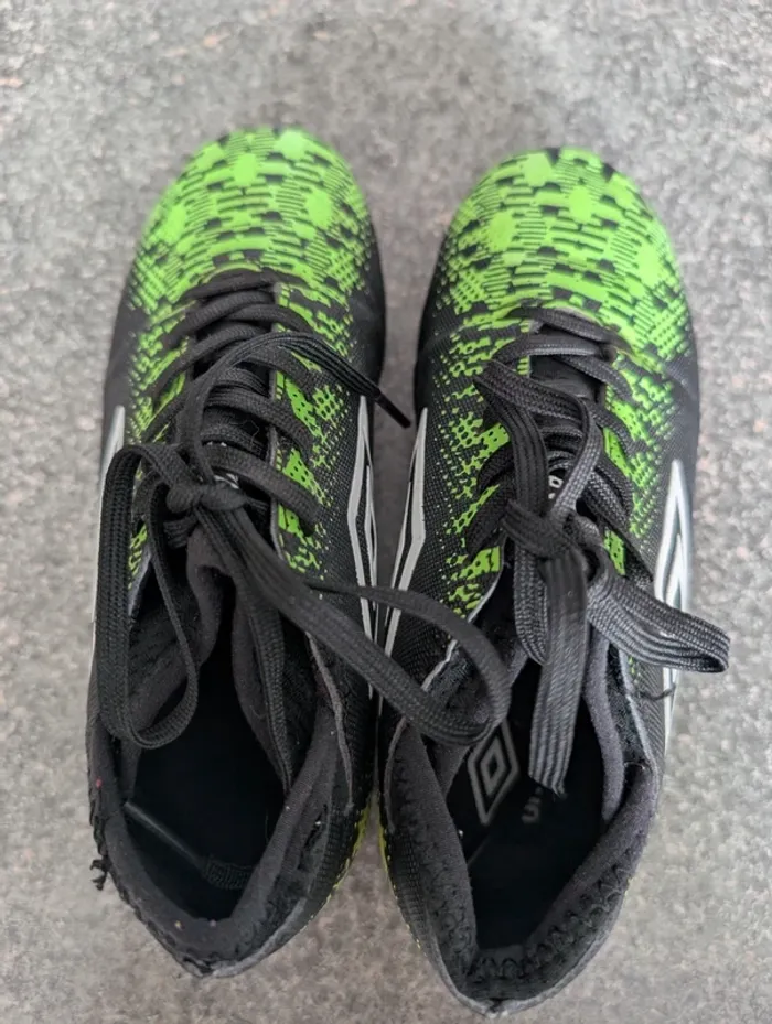 Crampons football Umbro taille 31 - photo numéro 4