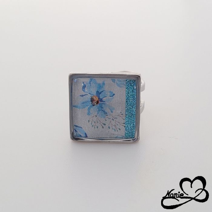 Bague ajustable carrée argentée et bleue à fleurs - photo numéro 2