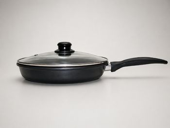 Ensemble NEUF 2 pièces poêle et couvercle grand format 28cm. 
