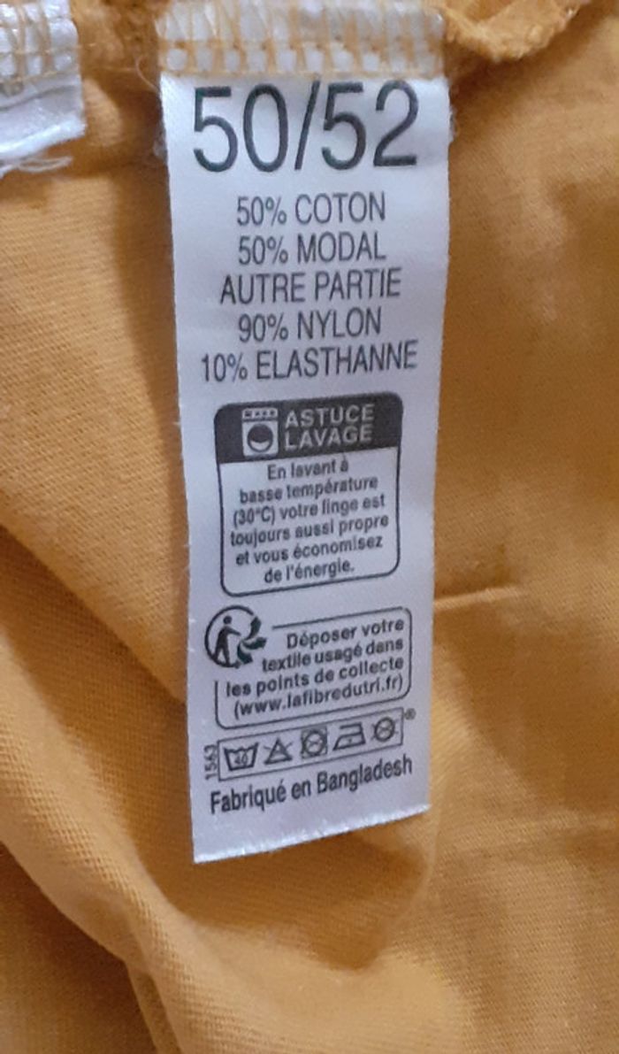 Joli tee-shirt ou tricot de corps à dentelle. Taille 50/52. U Collection. - photo numéro 4
