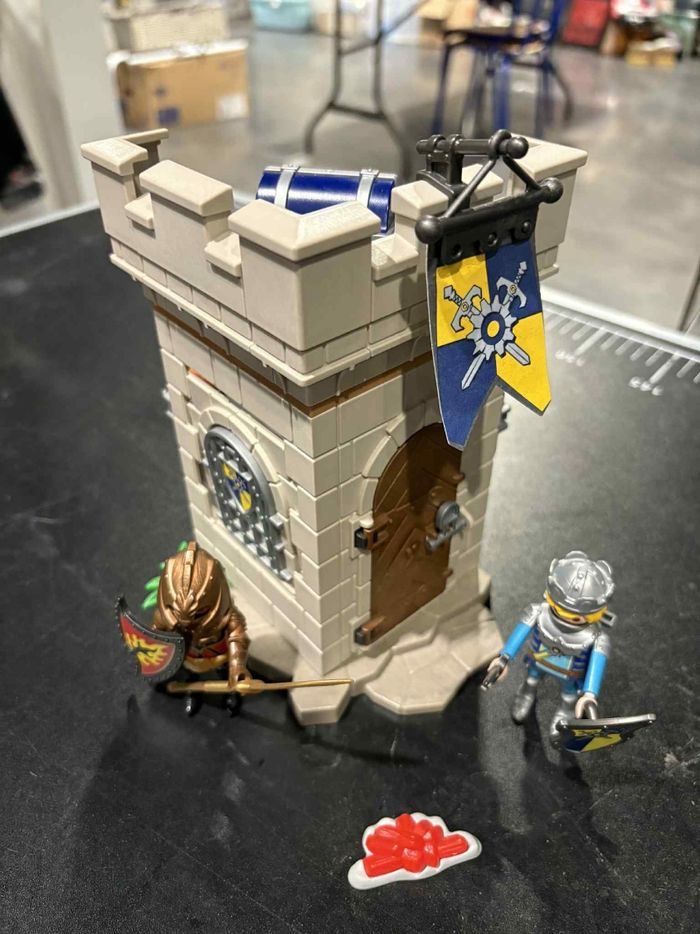 Château playmobil avec chevalier et accessoires