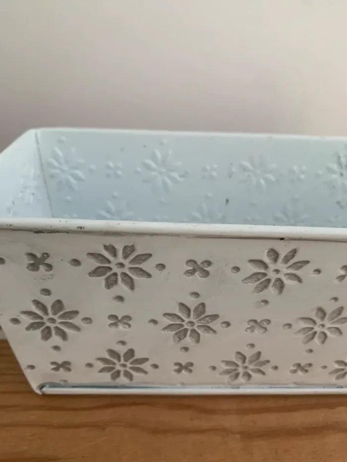Jolie petite jardinière en métal blanche - photo numéro 2