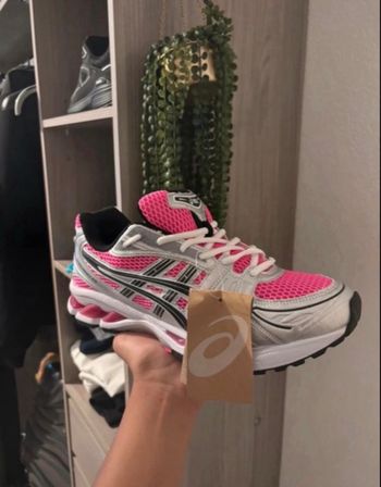Kayano asisc rose 