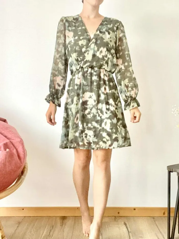 Robe Rue des Abbesses en taille M - Très bon état - photo numéro 2
