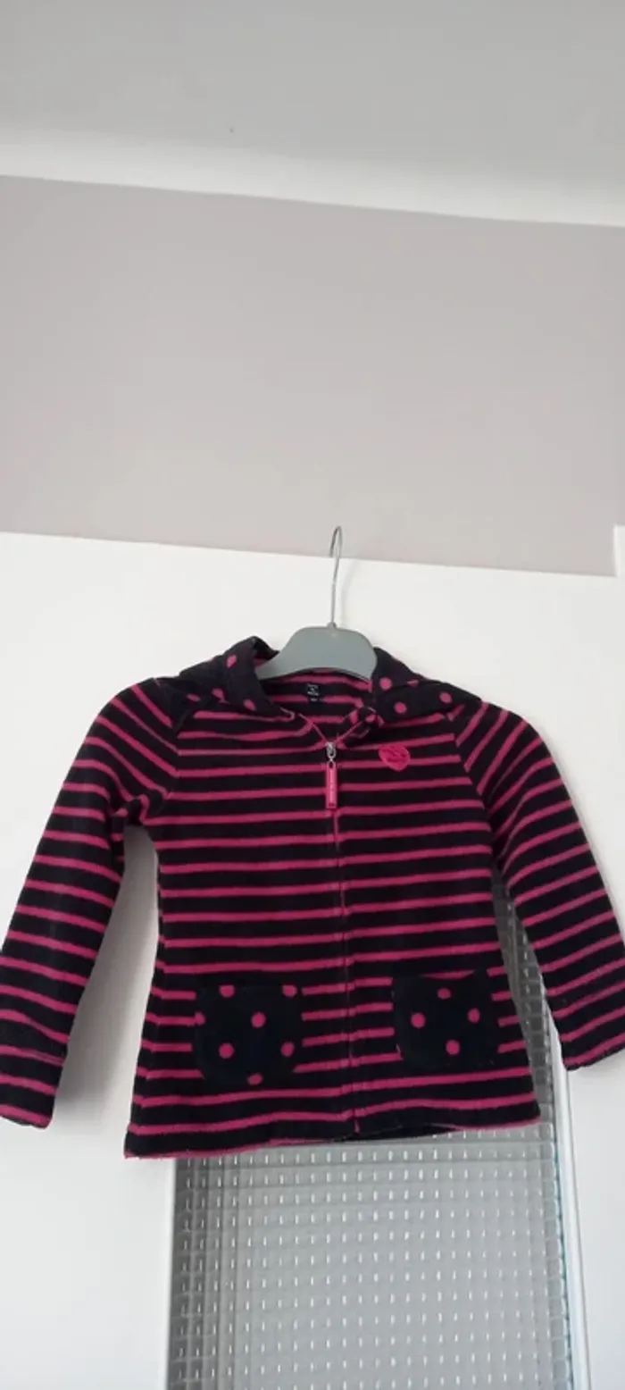 Polaire  capuche 4 ans