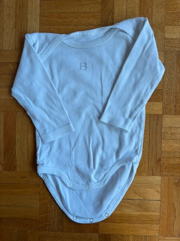 Lot de 3 bodies manches longues 6 mois très bon état - photo numéro 7