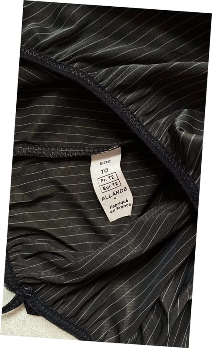 Top noir avec dentelles taille S et rayures blanches - photo numéro 2