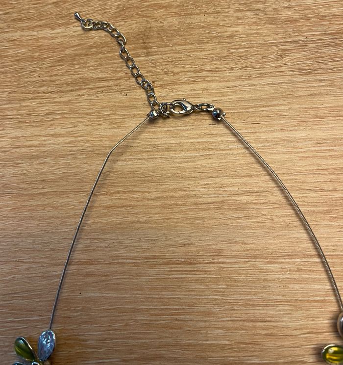 Collier fleurs vertes - photo numéro 4