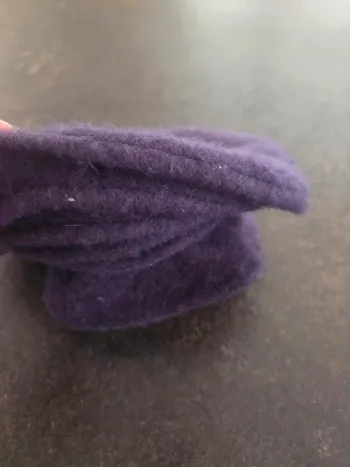 Béret en laine neuf avec étiquette couleur prune