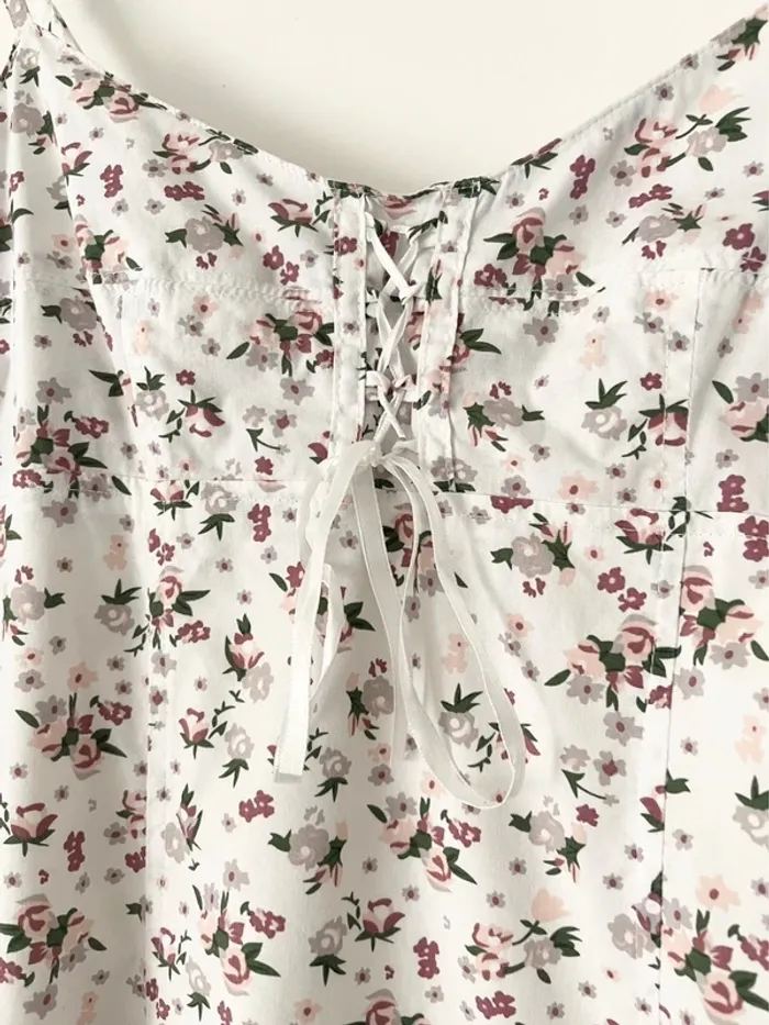 Très jolie robe blanche fleurie en coton forme nuisette taille 38 - photo numéro 3