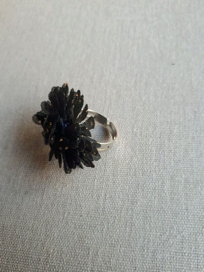 Bague fleur noir et doré - photo numéro 5