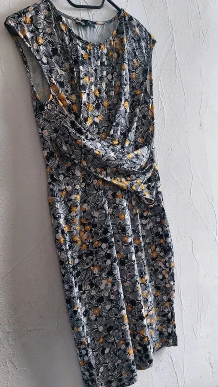 Robe fleurie élégante Taille 1 - photo numéro 3