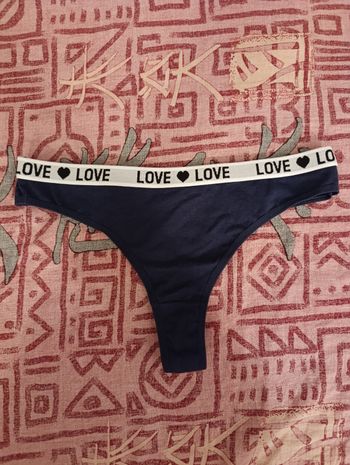String bleu foncé Love
