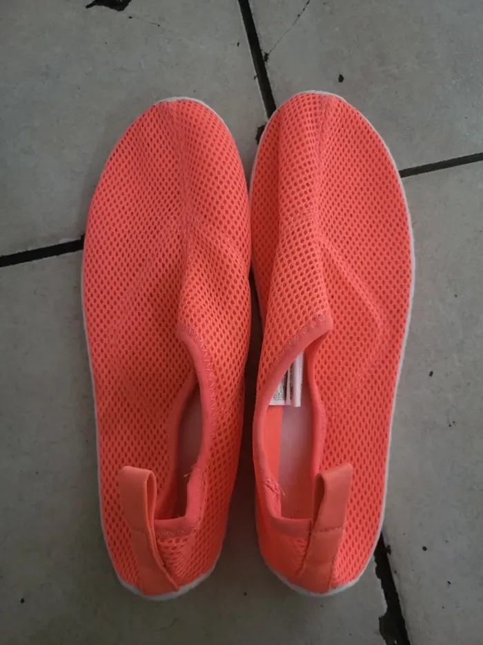 Chaussures de plage ,taille 38/39,decathlon