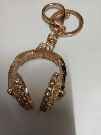 Porte-clé forme casque strass neuf