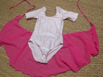 Body manches courtes rose poudré et voile rose Domyos 8 ans