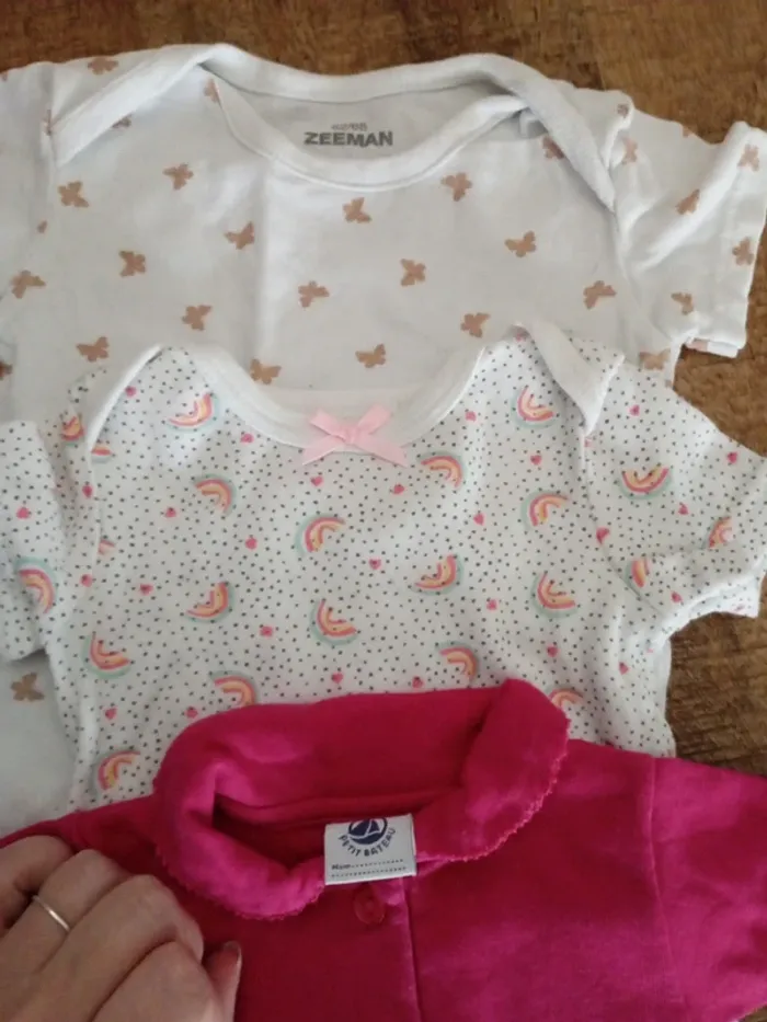 Lot bodies 3 mois - photo numéro 3