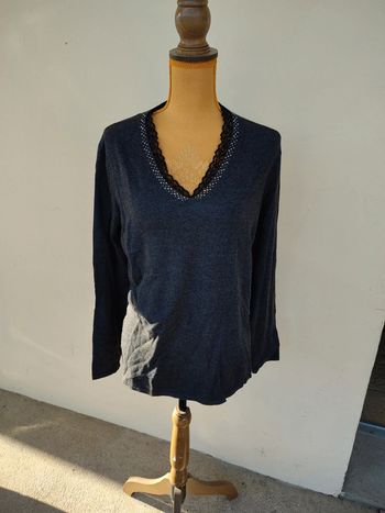 Pull col V strass et dentelle TBE