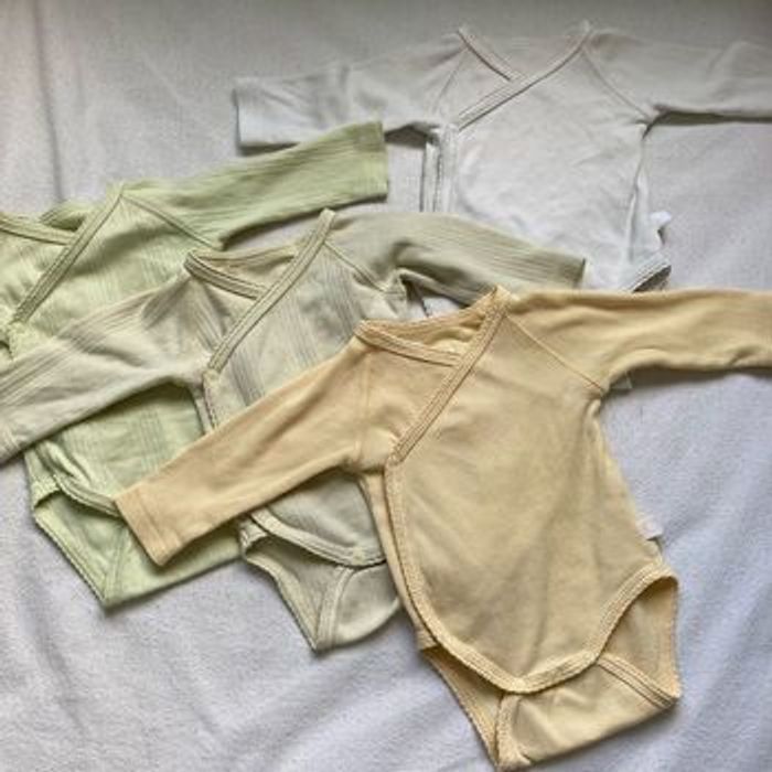 Lot de 4 bodies 3 mois ML cache-cœur