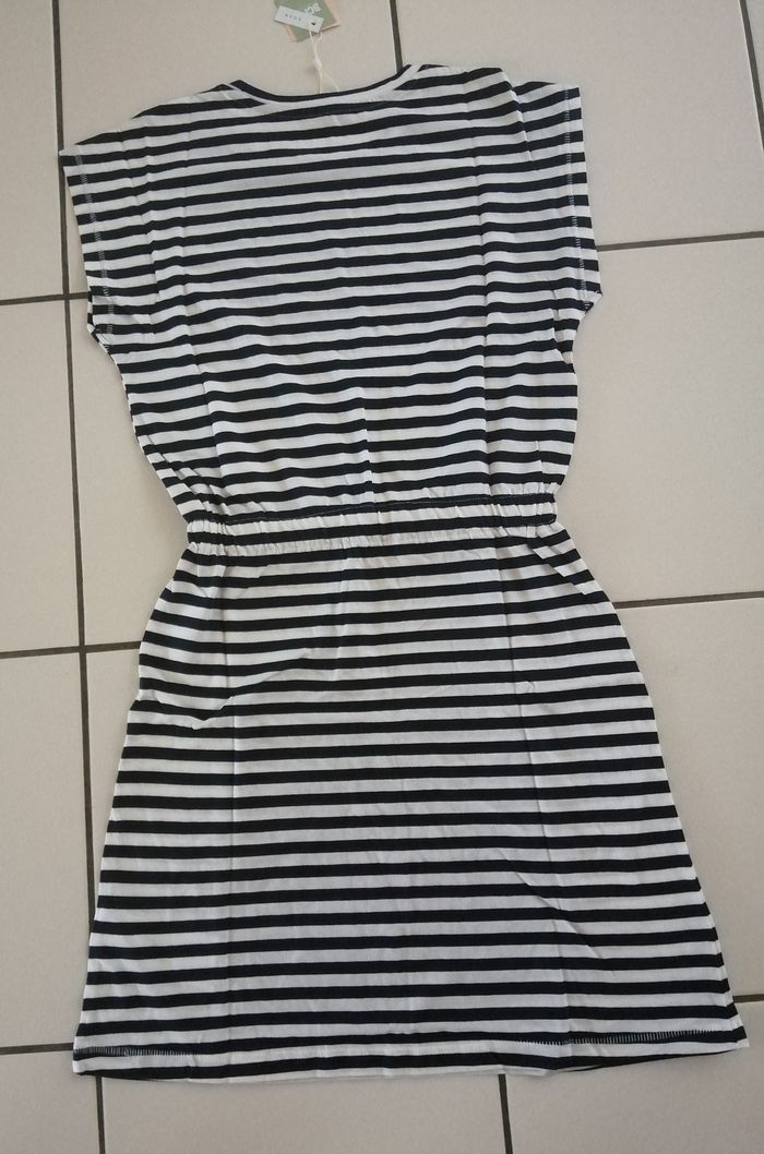 robe rayé blanc/noir ONLY taille 10 ans NEUVE avec étiquette - photo numéro 4