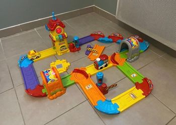 Circuit train et sa gare éducative tut tut bolide 