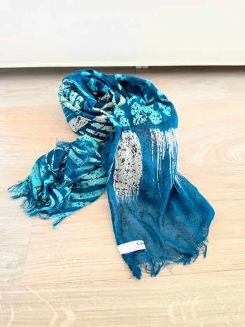 Foulard bleu la Halle