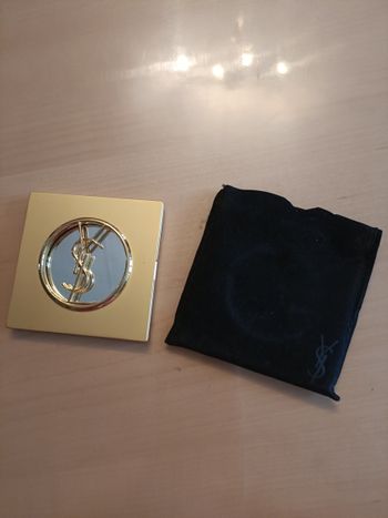 MAGNIFIQUE MIROIR YSL AVEC SA POCHETTE