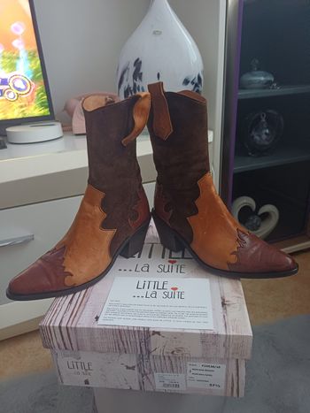 BOTTINES TOUT CUIR  MARQUE  LITTLE LA SUITE