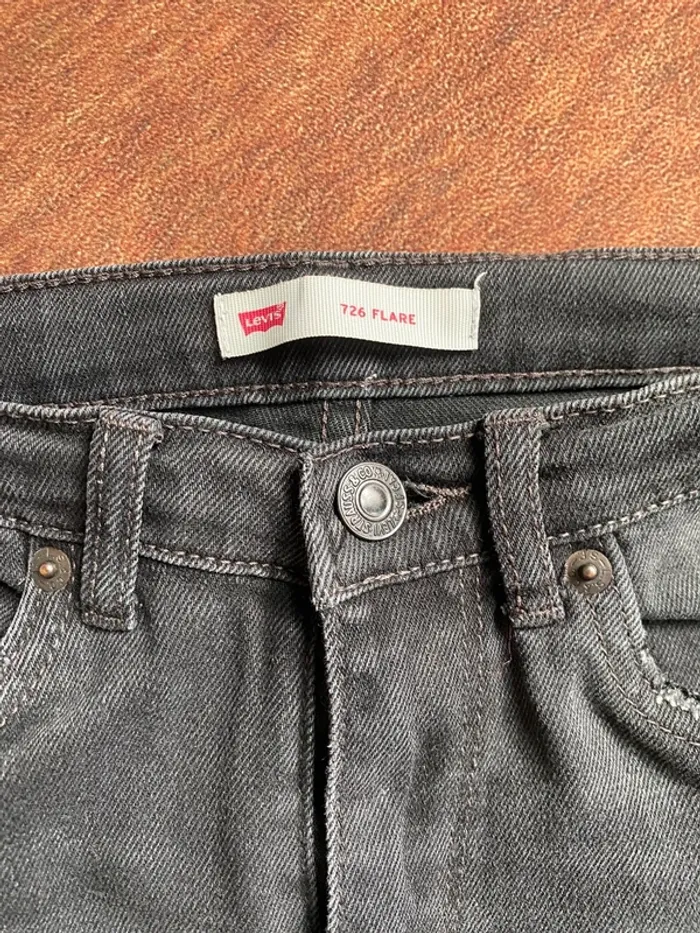 Levis flaire - photo numéro 2