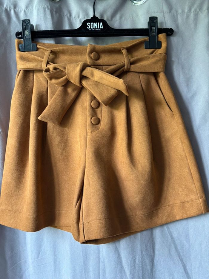 Short en suédine