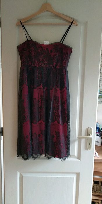 Magnifique robe rouge et noir t36
