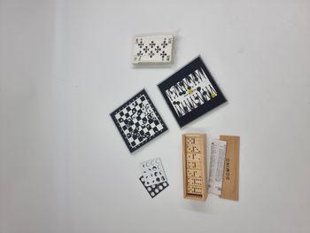 Lot de divers jeux de sociétés de poche pour vacances (Jeux de dames, Baggaman, domino...)