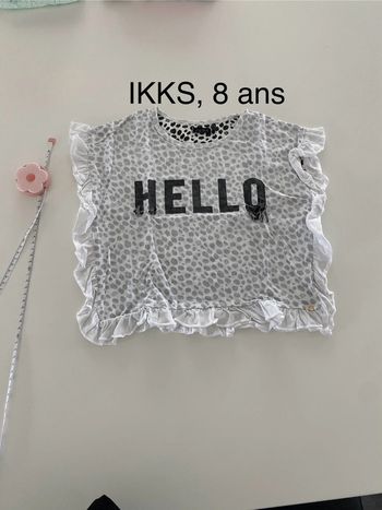 Top tee shirt Hello ikks 8 ans