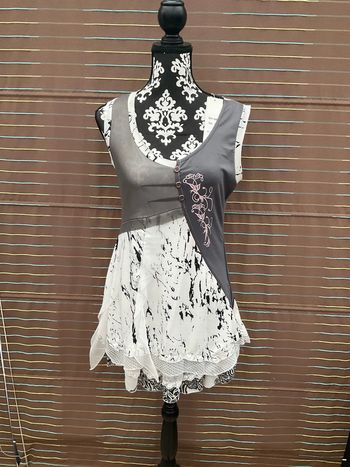 Blouse sans manche noire, blanc et gris Neuve T3