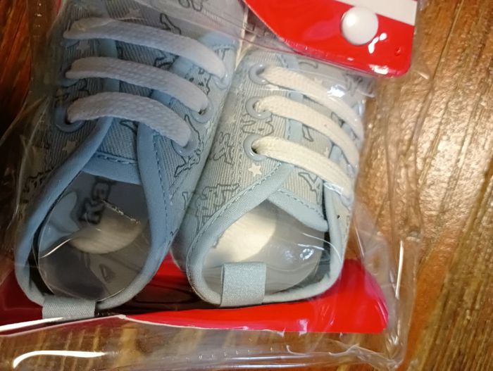 2 paires de baskets bébé DISNEY et AIRNESS taille 19 / 20   - 6 /12 mois NEUF - photo numéro 9