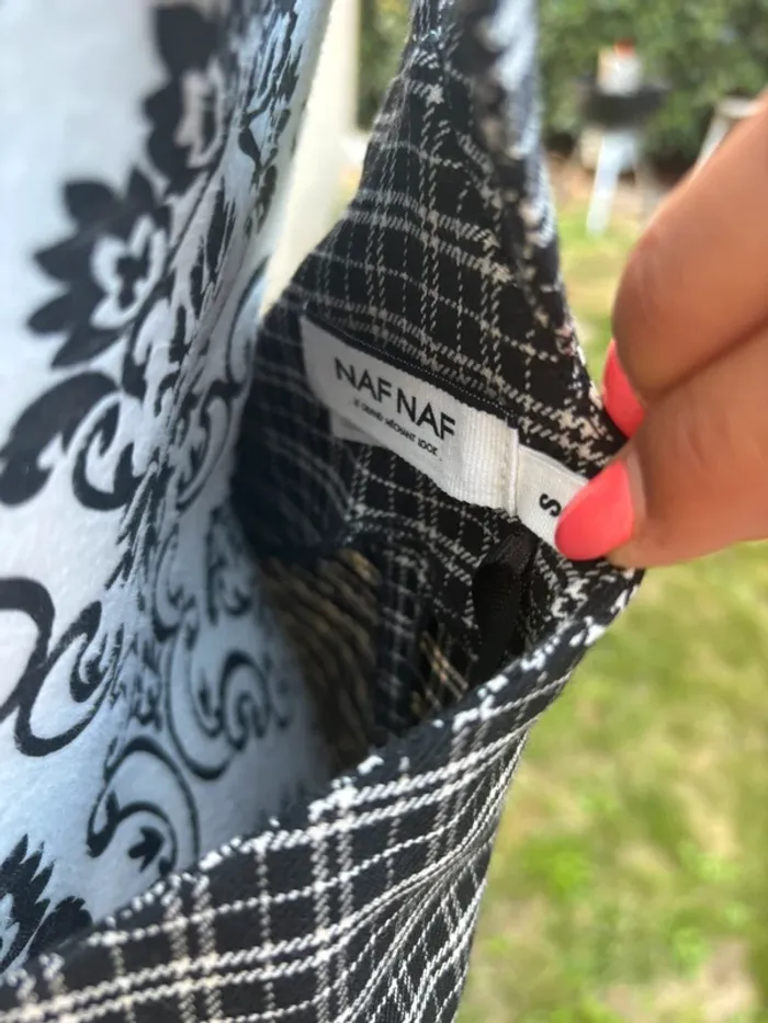 Très jolie robe noire et blanche taille S - photo numéro 5