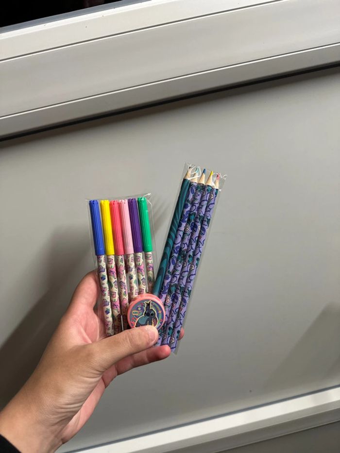 Lot article scolaire stitch neuf