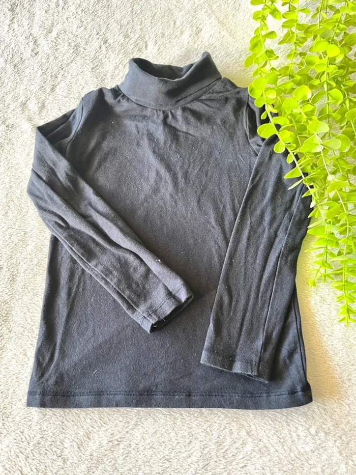Pull à longue manche colle roulé pour petite fille