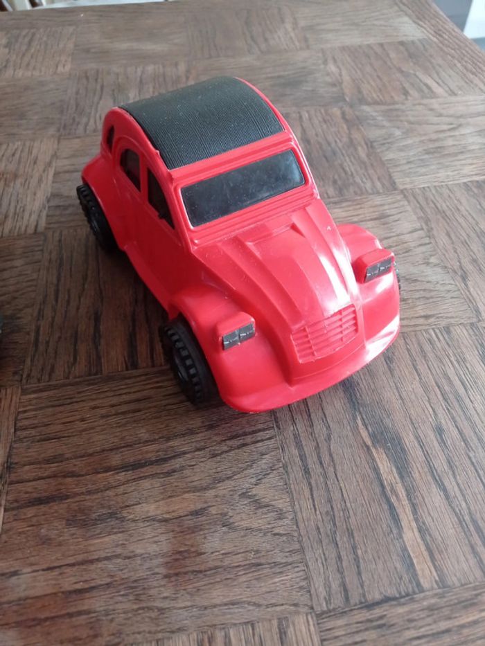 Voiture deudeuche en plastique - photo numéro 2