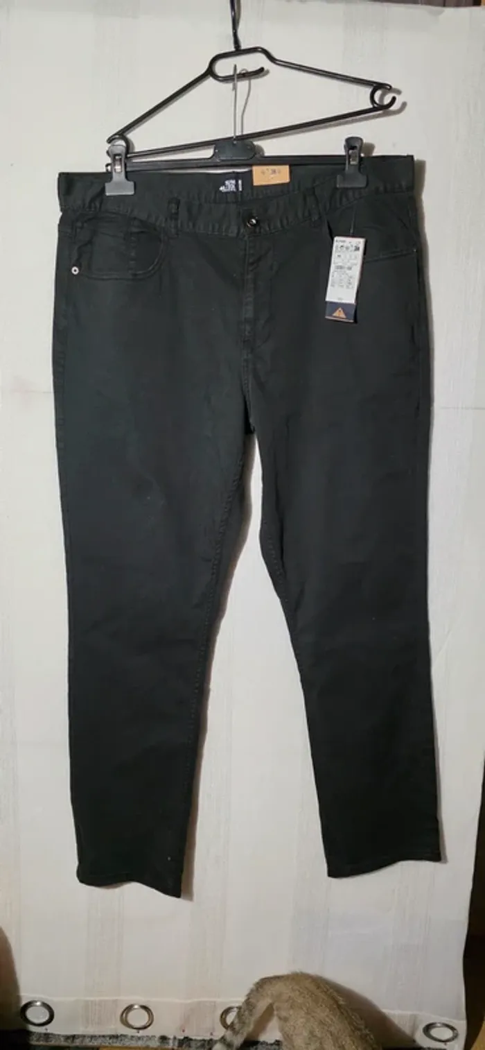 Pantalon T46 neuf - photo numéro 2
