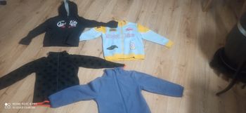 Lot de 4 gilets 8 ans