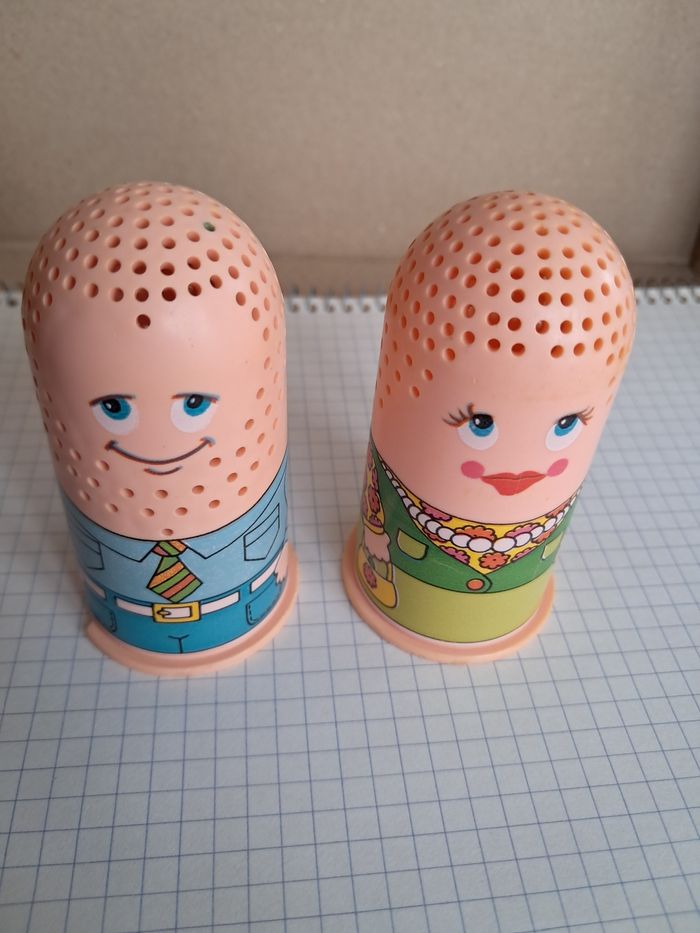 Fauteuil coiffure et 2 personnages - photo numéro 2