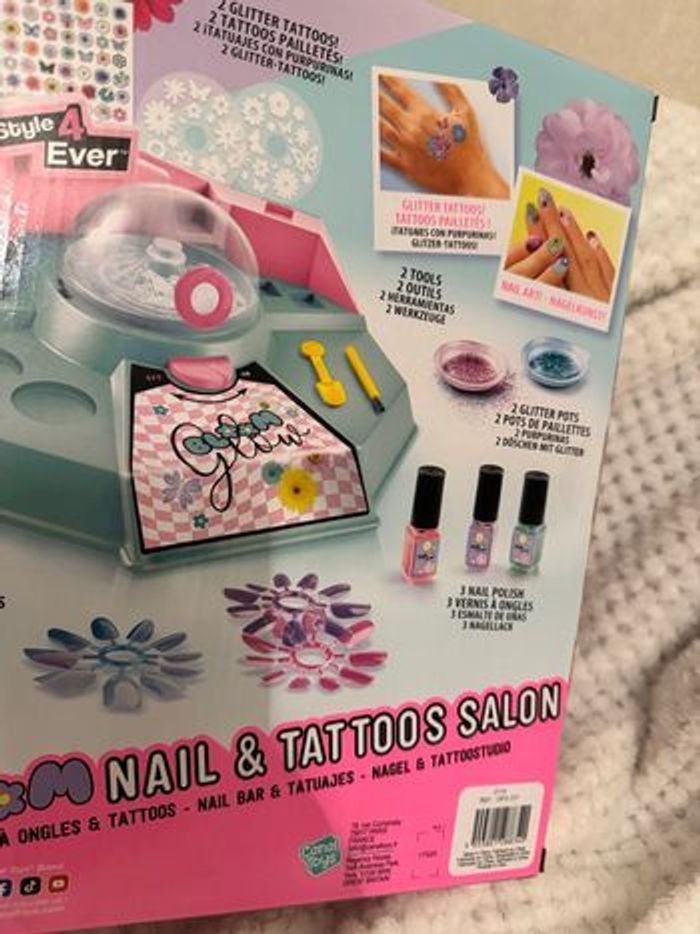 Bar à ongles et tatoos - photo numéro 4