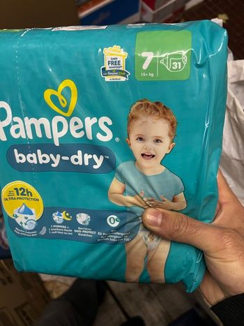 Couches Pampers taille 7