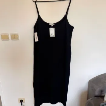 Robe noire H&M