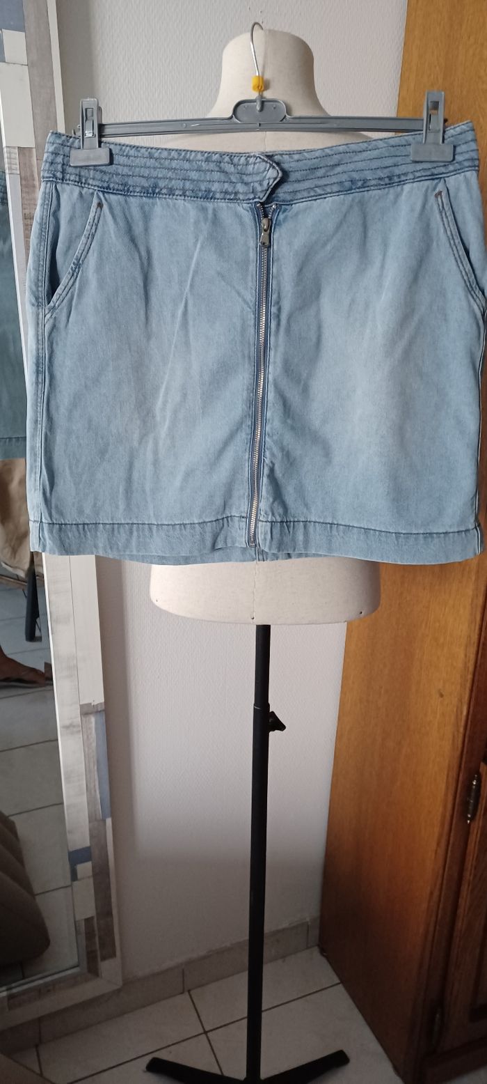 Très belle jupe jeans courte femme T 44