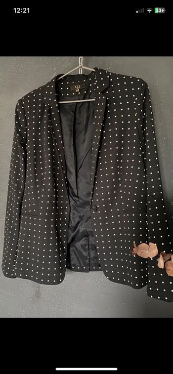 Veste noire motifs blancs